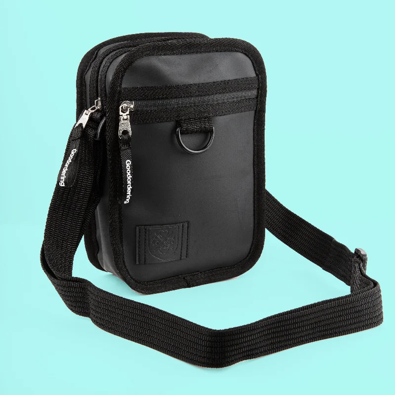 Luxury Seekers Monochrome Gadget shoulder bag matt black