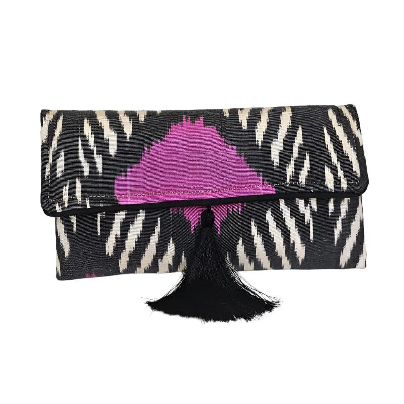 Spacious And Discounted Bags Lily Clutch